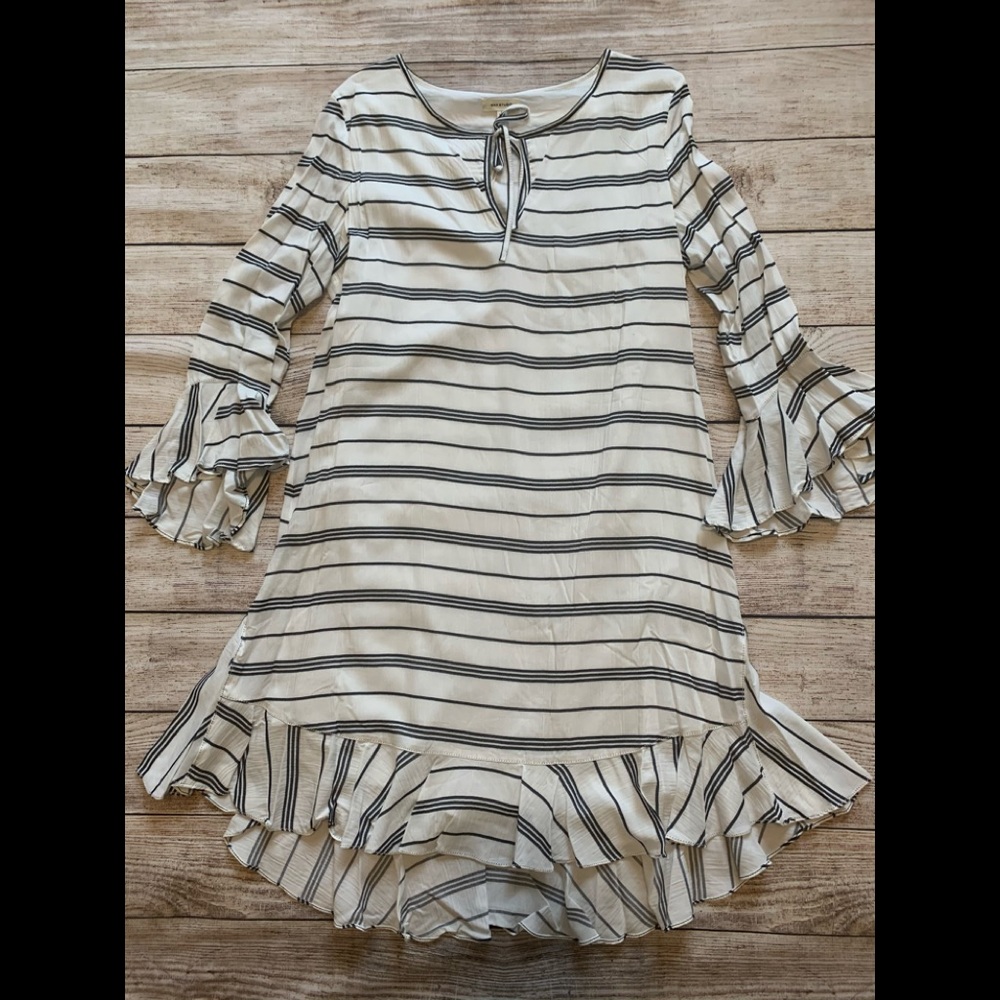 Max Studio Ruffle Sleeve Dress L NWT